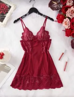 レースとサテンのキャミソール　赤