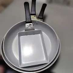 ‼️在庫一掃セール‼️フライパン 玉子焼き器 3点セット(中古）のサムネイル