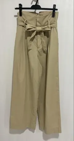 ベージュ リボン付き ハイウエスト ワイドパンツ　　（美品）
