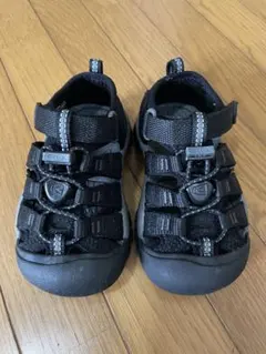 キッズ用 ブラック ストラップサンダル