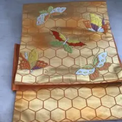 着物　六通　名古屋帯 　二部式作り帯　朱色　亀甲柄地　蝶柄　刺繍 　正絹