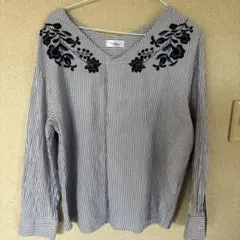Navy 刺繍入りストライプ長袖ブラウス Lサイズのサムネイル