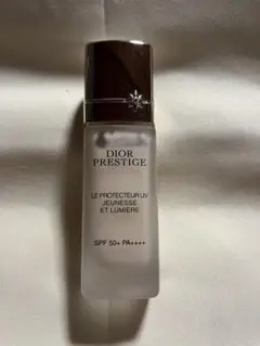 DIORプレステージ　ホワイトルプロテクターUVルミエールBB 00番