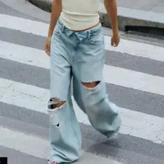 ZARA TRFミッドライズ折り返しデニムパンツ ライトブルーのサムネイル