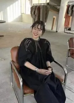 クラネ　SMOCK EMBROIDERY ONE PIECE美品のサムネイル