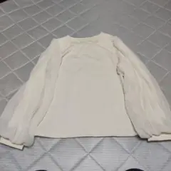 アイボリー フリル袖 トップス