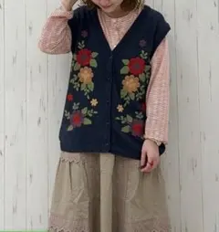 特別価格　新品　サマンサモスモス　花柄刺繍ニットベスト　ネイビー