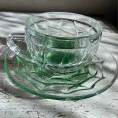 グリーン色ガラスカップとソーサーセット　昭和レトロ