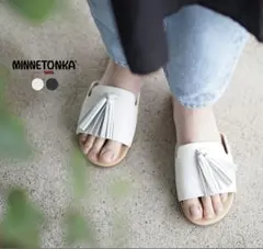 MINNETONKA (ミネトンカ)LAKEVILLE レザータッセルサンダルのサムネイル