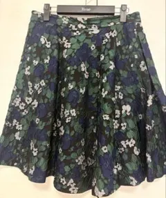 【美品】DUAL VIEWフレアスカート 花柄のサムネイル