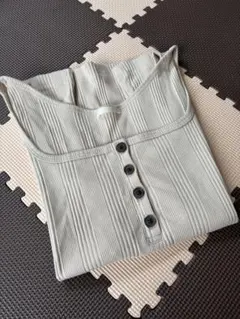 【GU】リブ タンクトップ ベージュ ボタン付き Sのサムネイル