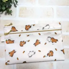 大きめダブルファスナーポーチ　ラミネート　ウマ柄　ホワイト