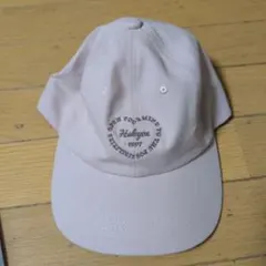 H&M ベースボールキャップ 刺繍ロゴ - メルカリ
