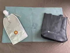 LAVA SUKALA ヨガマット、ヨギラグ、マットケースセット 水色 LAVA SUKALA ヨガマットとマットケースセット 2点セット - メルカリ