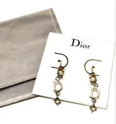 Dior】 ロゴ スイング ピアス シルバーカラー - メルカリ
