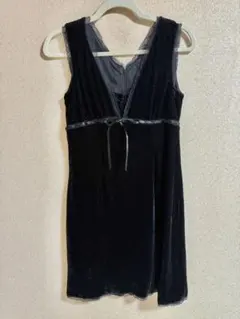 黒のベロア風ノースリーブワンピース