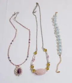 ビーズネックレス2点とブレスレットのセット