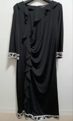 美品　レオナール　ワンピース　ロングチュニック　黒地　42 2025年最新】レオナール ワンピース42の人気アイテム - メルカリ