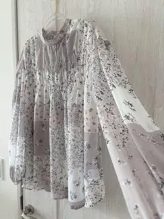 花柄　長袖ブラウスのサムネイル