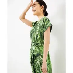 最初価格　新品　ドゥクラッセ　ジャカード織・リーフ柄ワンピ （緑）　9号　M