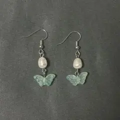 【ピアス】ハンドメイド エメラルドグリーンの蝶モチーフ