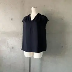 美品オペークOPAQUE.CLIPジョーゼットタックVネックブラウスネイビー38