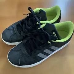 adidas アディダス　キッズ　スニーカー　23.0センチ