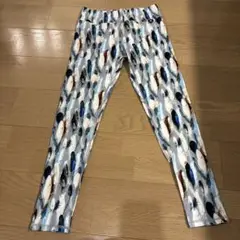 SKALLER ヨガパンツ　フェザー柄