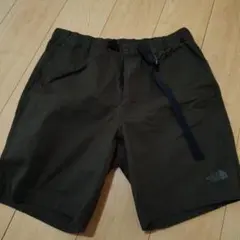 THE NORTH FACE ショートパンツ ダークグリーンのサムネイル