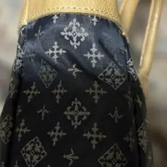 russet. ラシット トートバッグ　Black地にモノグラム柄
