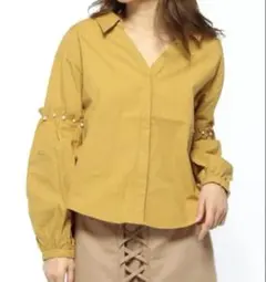 新品　riendaシャツ ブラウス パフスリーブ 袖パールのサムネイル