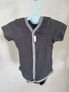 ベビー服2着とベビー寝袋1着　綿100%のサムネイル
