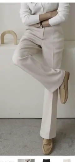 ホワイトベージュ フレアパンツ