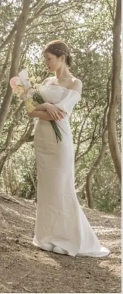 オフショルダー ホワイトウェディングドレス