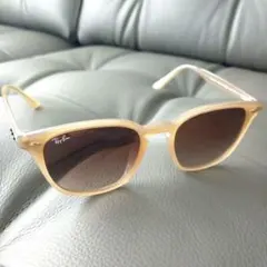 お*ん様 Ray-Ban RB4258F ベージュ スクエアサングラス