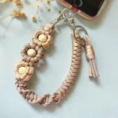 【ハンドメイド】パラコード お花のハンドストラップ｜スマホストラップ ベージュ