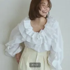 emmi フリルオフショルブラウス新品タグ付き - メルカリ