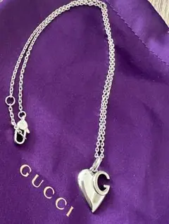 GUCCI ハート型シルバーネックレス