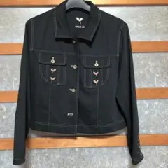 ブラックジャケット葉の刺繍付き