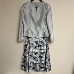 シルバー ジャケット フラワープリントスカート セット　ホワイトブラウス付き