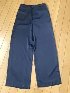 ユニクロ　レディース　サテンリラックスストレートパンツ　M