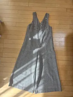 vネックサロペット