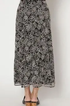 リリーブラウン　刺繍レースマーメイドスカート