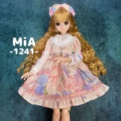 【1241】 ワンピース ＆ カチューシャ 22cmドール服