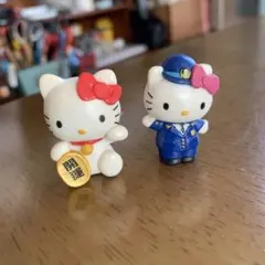ハローキティ　フィギュア2個　招き猫　警察官　チョコエッグ