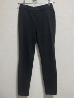 黒 スキニーパンツ ストレッチ素材