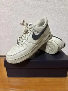 ナイキ エア フォース 1 ‘07 LV8 ライトカーキ/ブラックメンズ