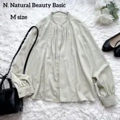 N. Natural BeautyBasicフロントプリーツフリルネックブラウス