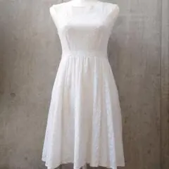 ジルスチュアート・白レースワンピース・白 レース ノースリーブ ひざ丈ワンピース