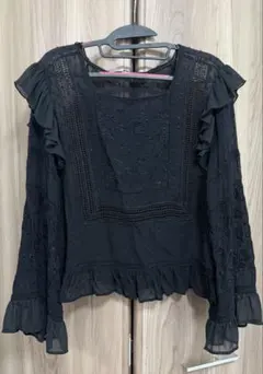 ZARA WOMAN 刺繍 フリル ブラウス ブラックのサムネイル